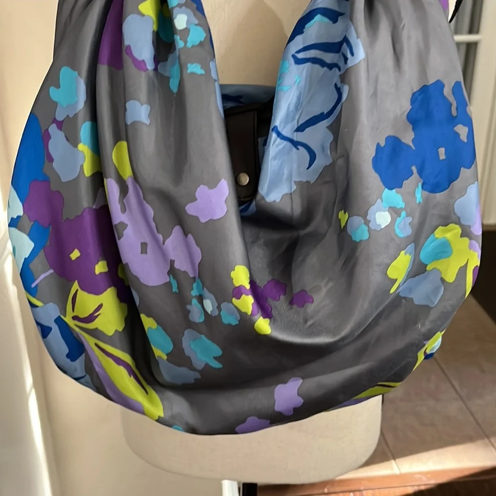 Old Navy silky gray floral print scarf hobo bag